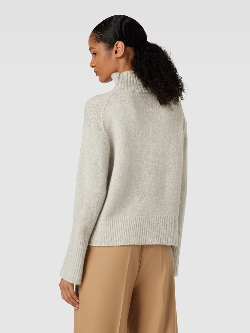 Strickpullover mit Turtleneck in stein