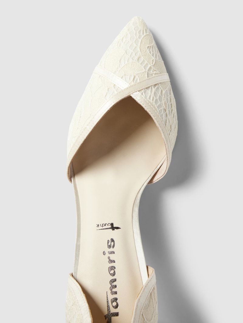 Pumps mit Spitzenbesatz in offwhite