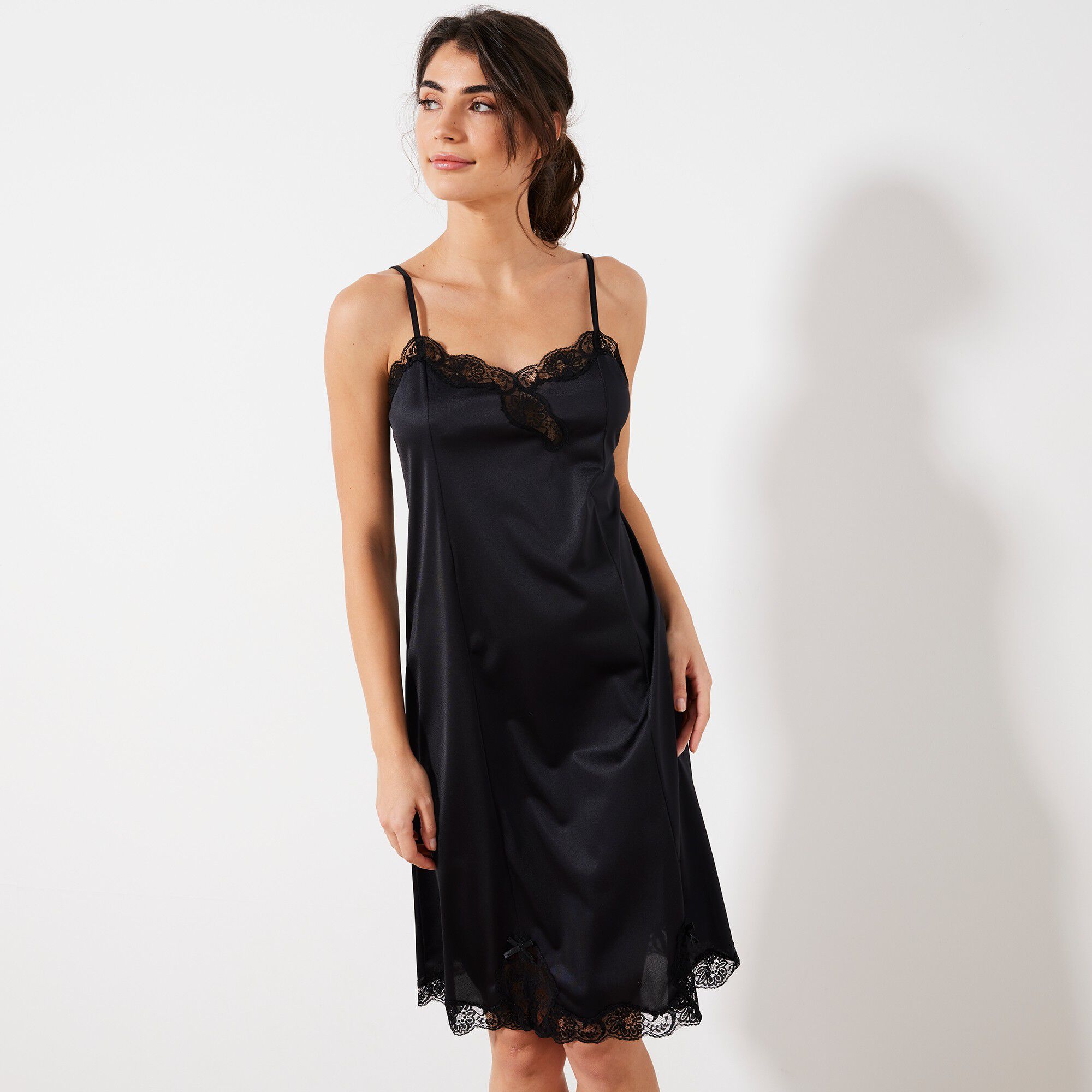 Fond de robe en satin antistatique
