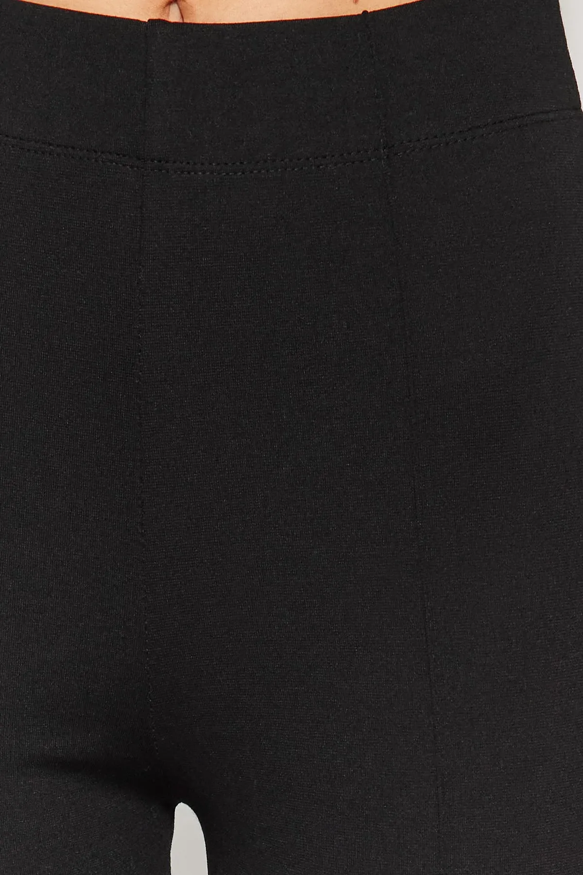 Trendyol Collection  Schwarze Strick-Leggings mit elastischem Bund und geripptem Schlag/Spanisches Bein mit hoher Taille TWOAW22PL0107