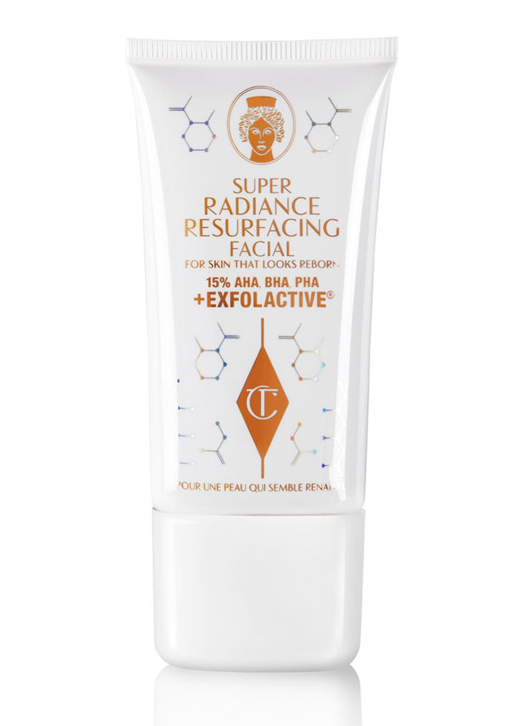 Šarlotes Tilberijas Super Radiance Resurfacing Facial - pīlinga un vakara sejas procedūra