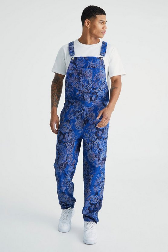 Lockere zerrissene Latzhose