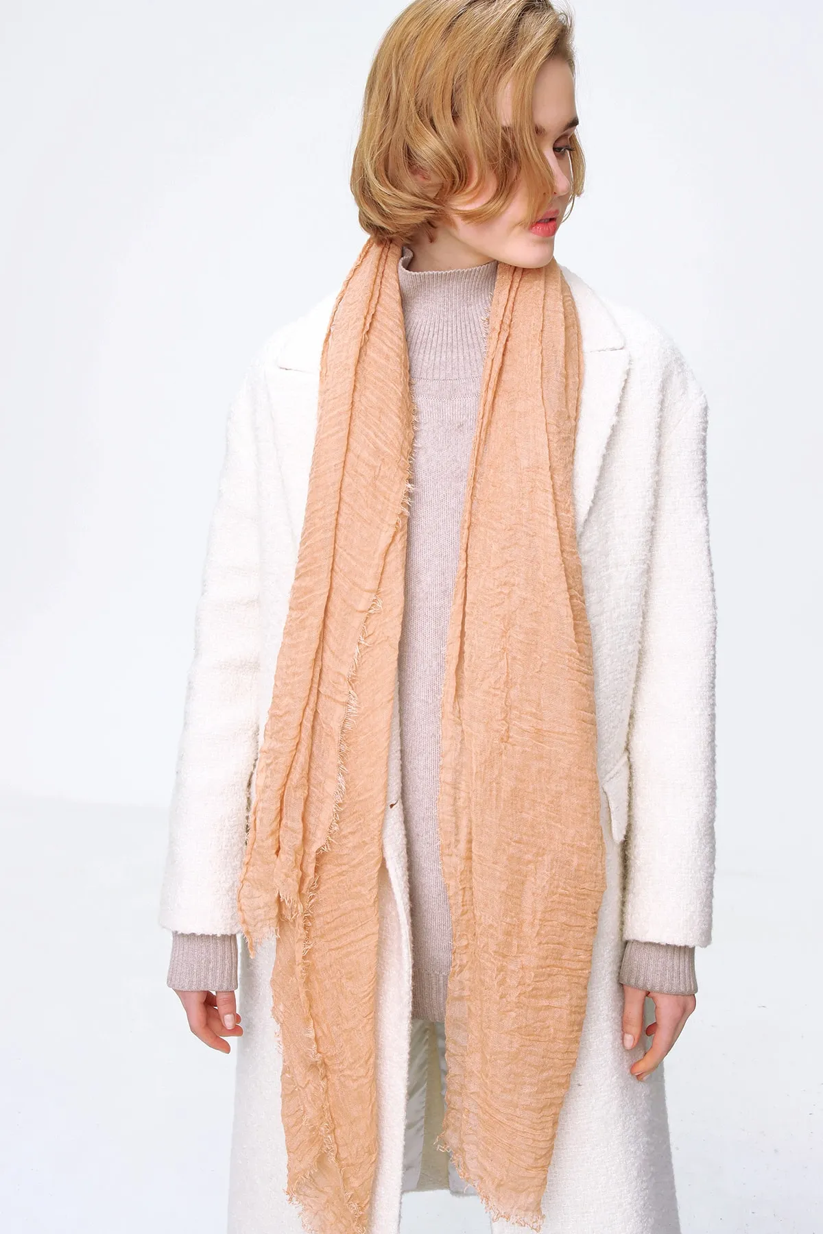 Trend Alaçatı Stili  Puderfarbener Schal mit Quaste für Damen ALC-A2154