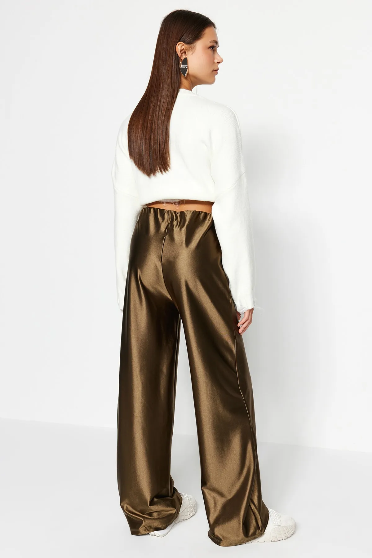Trendyol Collection  Khakifarbene Premium-Satin-Hose mit weitem Bein/Strickhose mit weitem Bein TWOAW24PL00064
