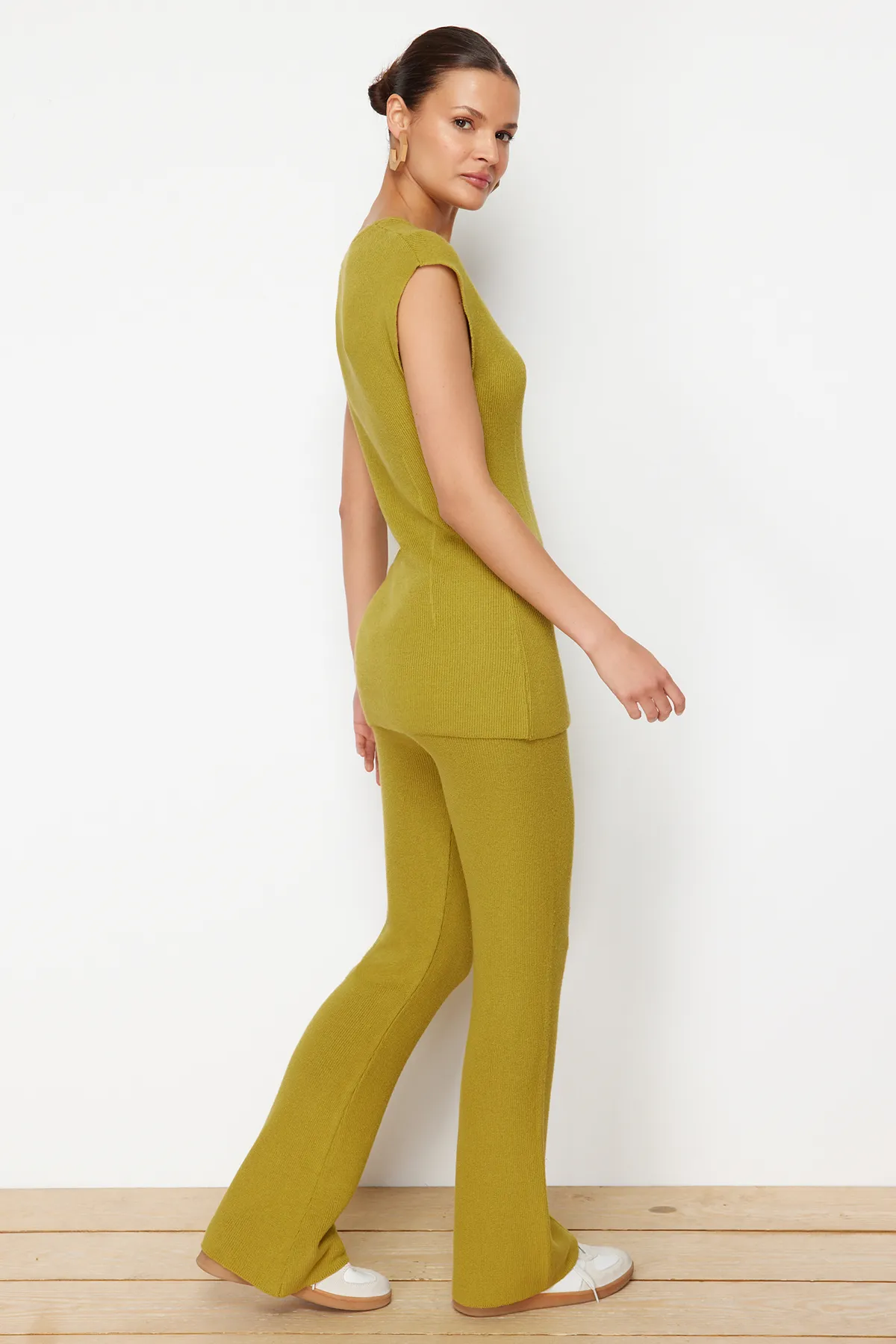 Trendyol Collection  Grünes, dünnes Baumwoll-Bluse-Hose-Strickoberteil- und -unterteil-Set TWOSS24AU00115