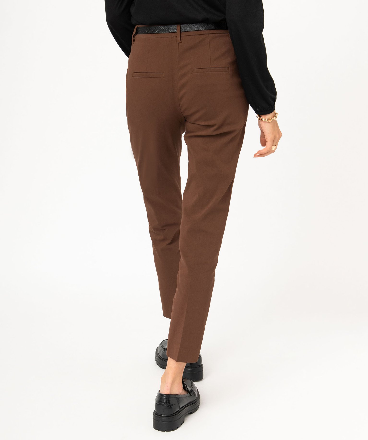 Pantalon en toile extensible coupe slim femme avec ceinture marron | GEMO