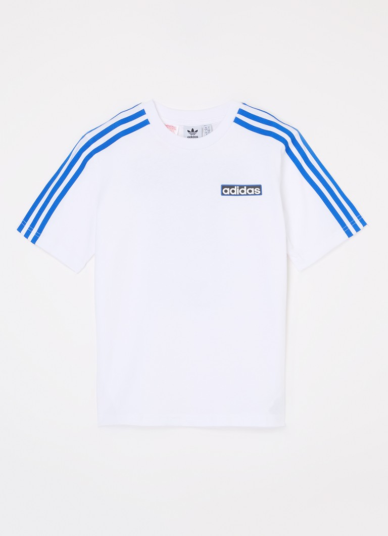 Adidas T-paita, jossa logo ja painatus takana