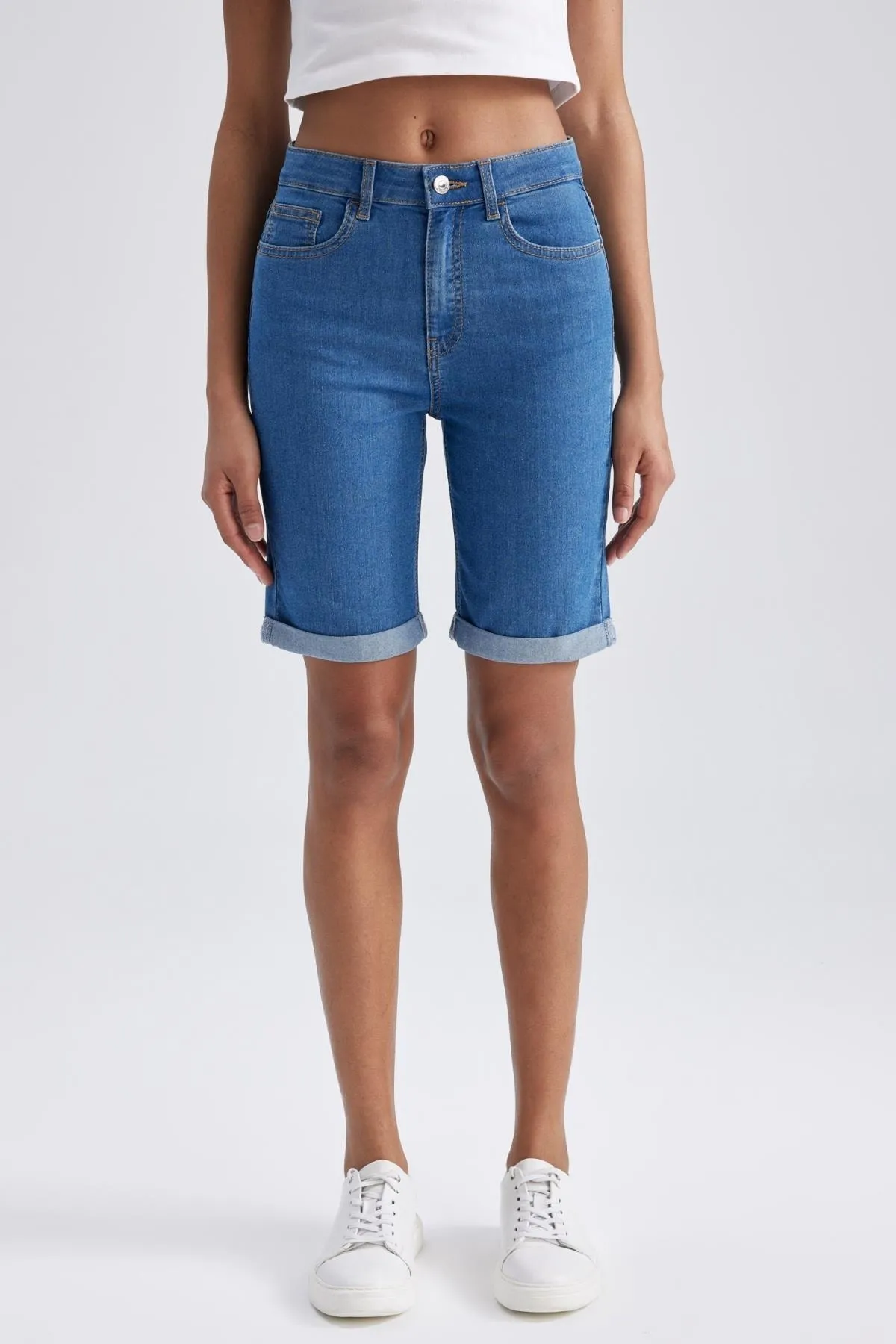 DeFacto  Jeans-Bermuda mit umgeschlagenem Bein und normaler Taille A1958ax23sm