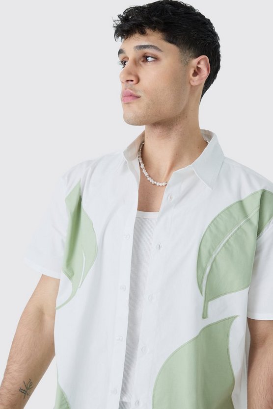 Kurzärmliges Oversize Hemd mit Blätter-Applikation