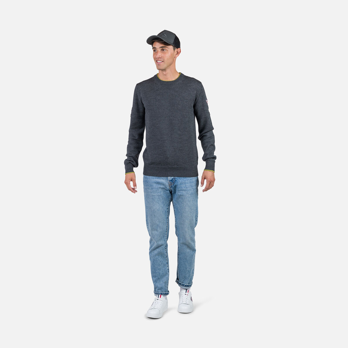 Gestreifter Herrenstrickpullover mit Rundhalsausschnitt
