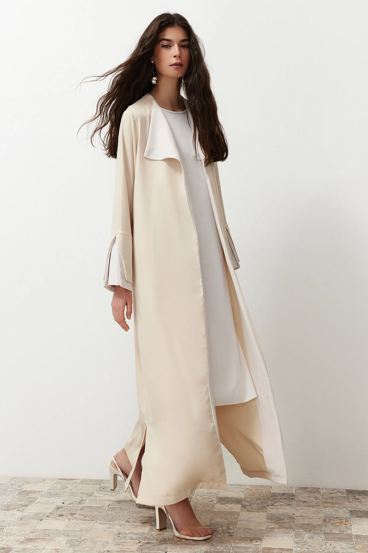 Trendyol Modest  Steinfarbene, lange, gewebte Aerobin-Kappe & Ferace & Abaya TCTSS24KF00011
