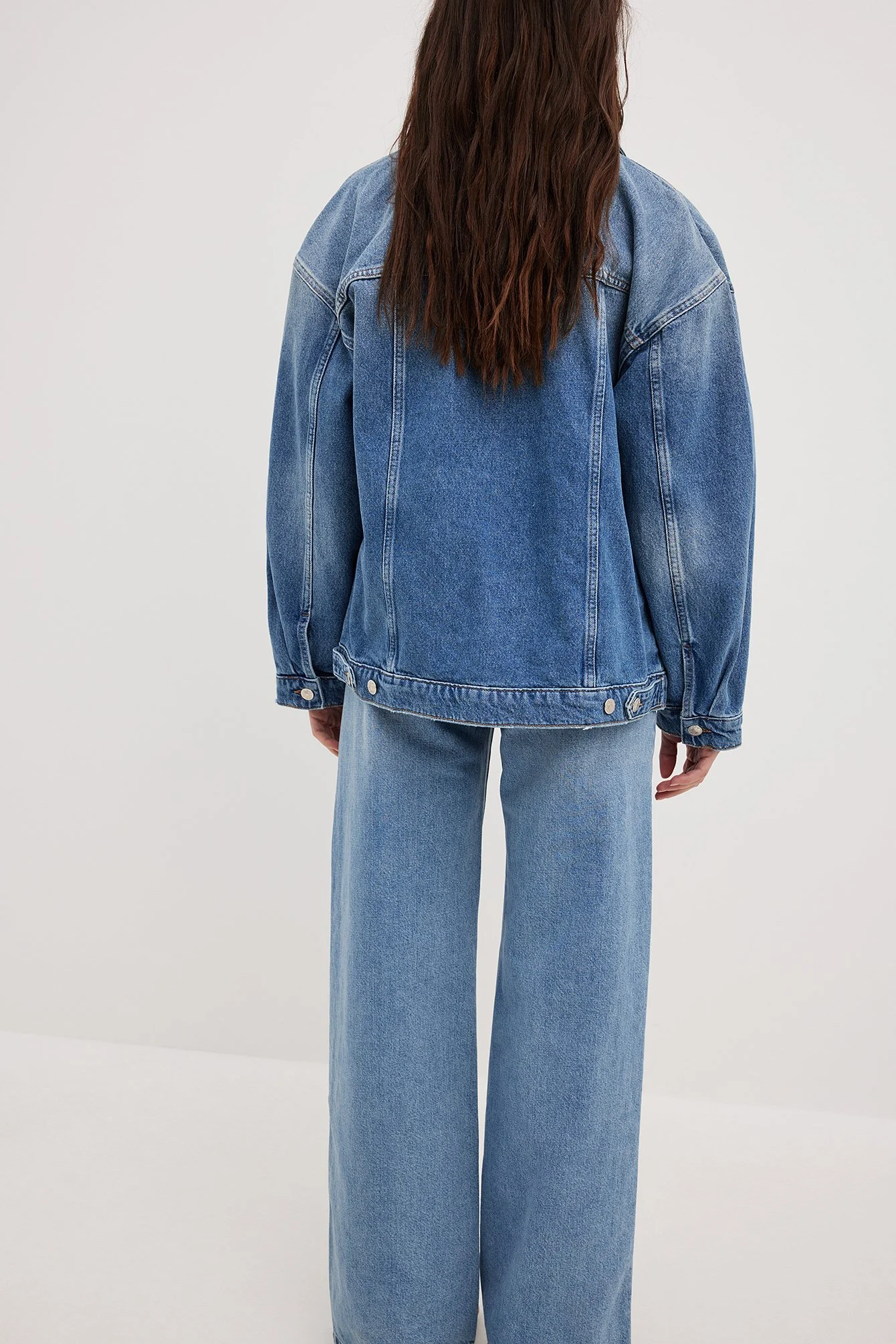 Klassische Oversize-Denimjacke