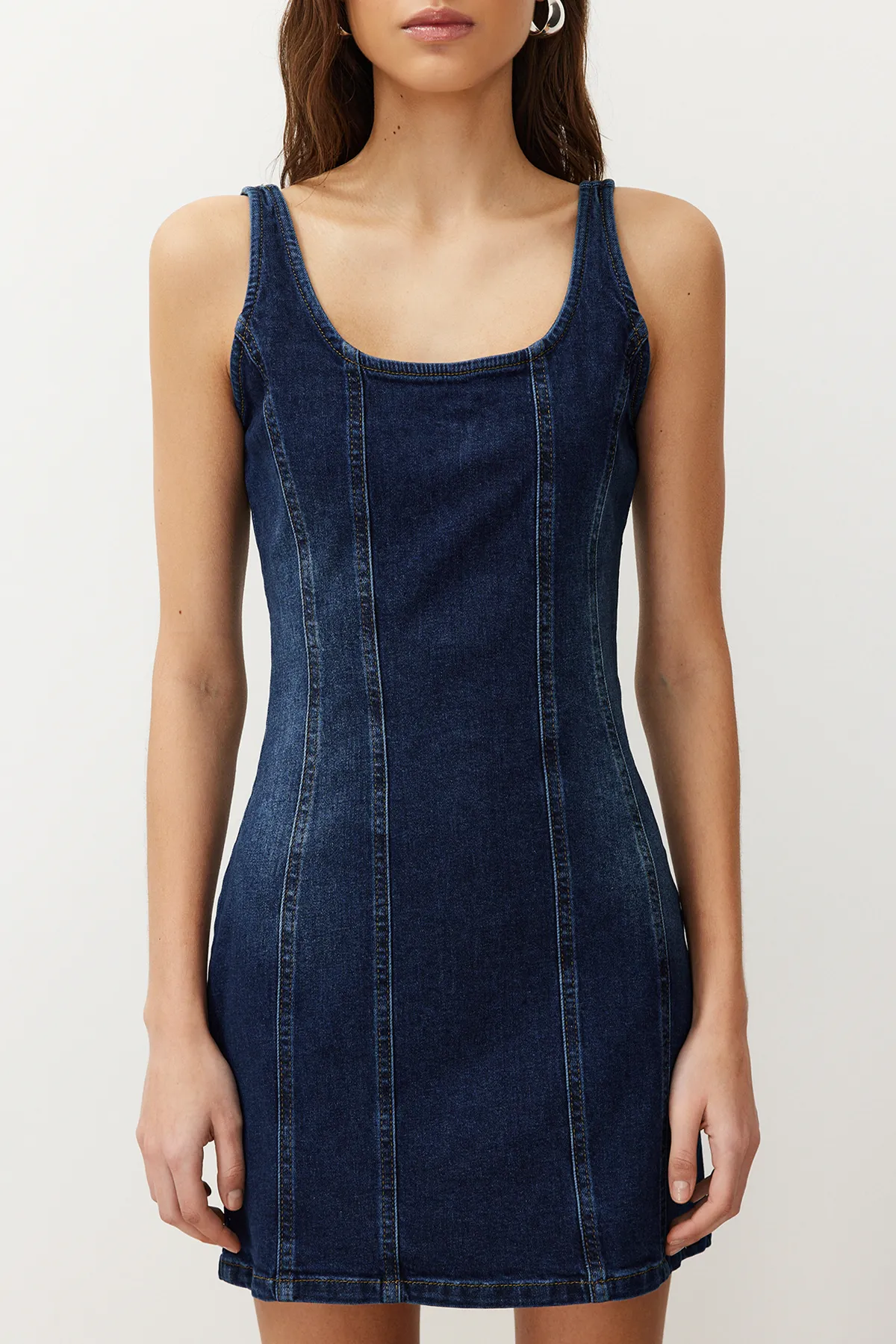 Trendyol Collection  Blaues, eng anliegendes Mini-Jeanskleid mit Nähten TWOSS24EL00284