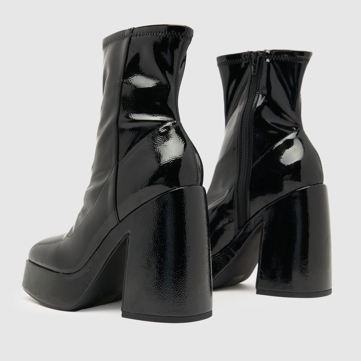 Schuh – Brogan – Svarta platåstövlar med lack