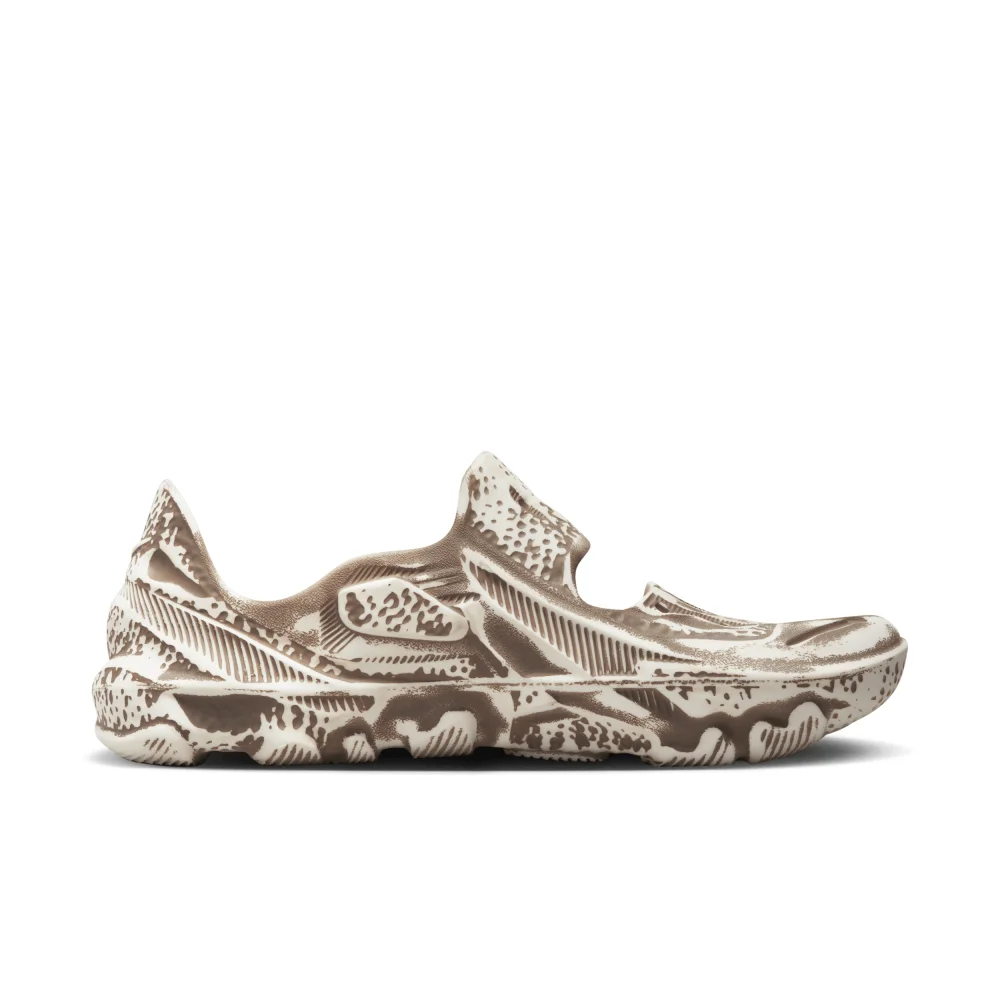 Nike ISPA Universal DM0886-101 / braun