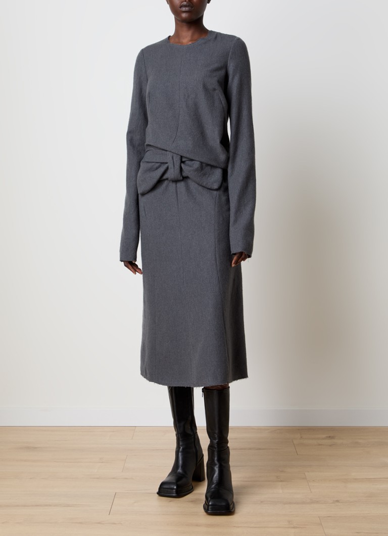 Vestido midi de mezcla de lana de Maison Margiela con detalles plisados