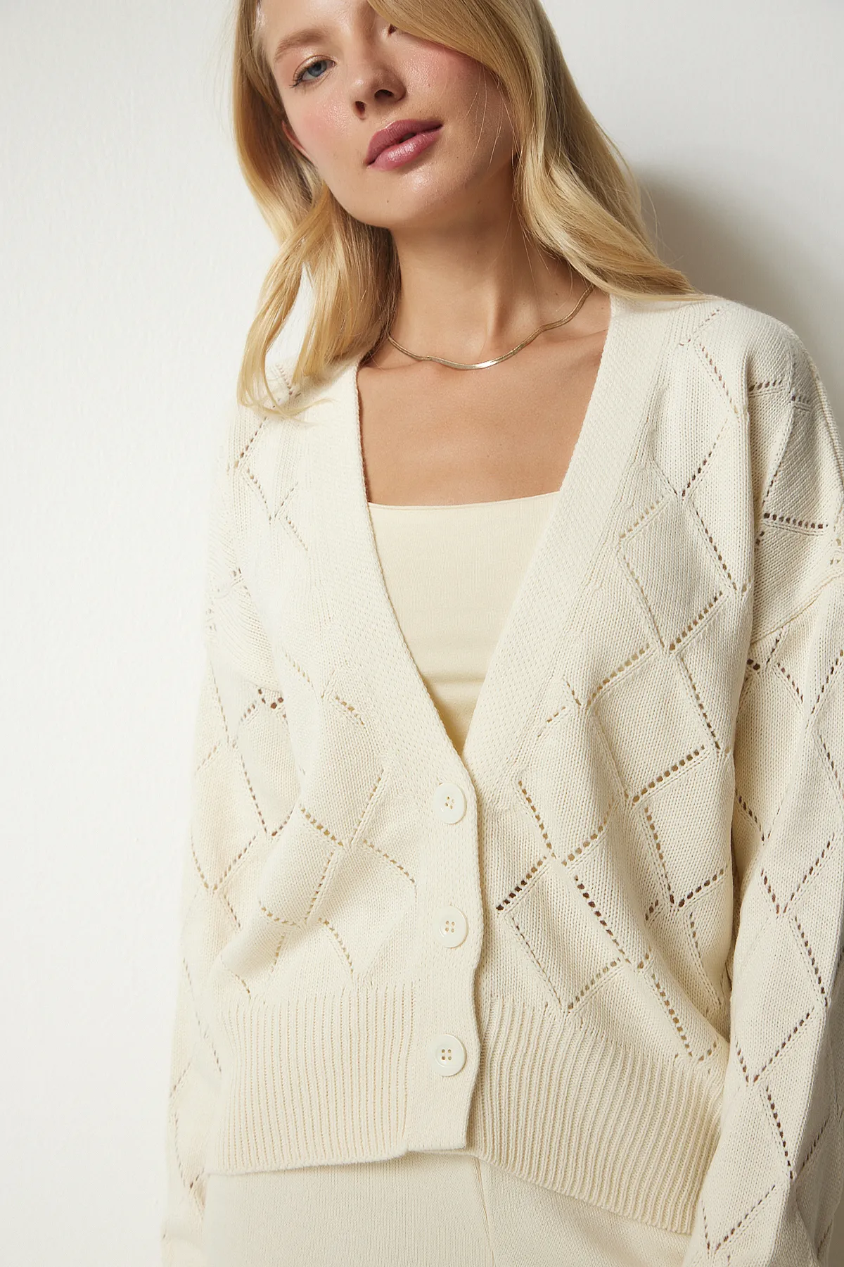 Happiness İstanbul  Cremefarbenes Strick-Cardigan-Hosen-Set für Damen DP00188