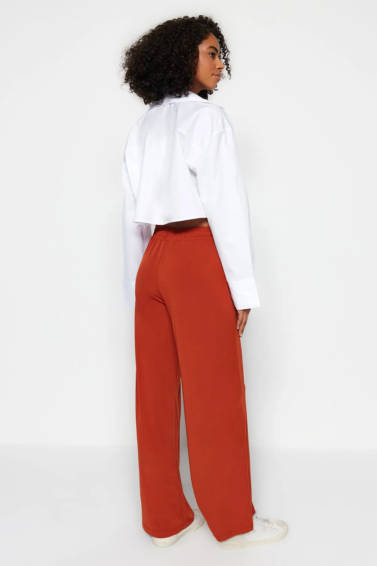 Trendyol Collection  Zimtfarbene, weit geschnittene/locker geschnittene, dehnbare Strickhose mit hoher Taille TWOSS23PL00129