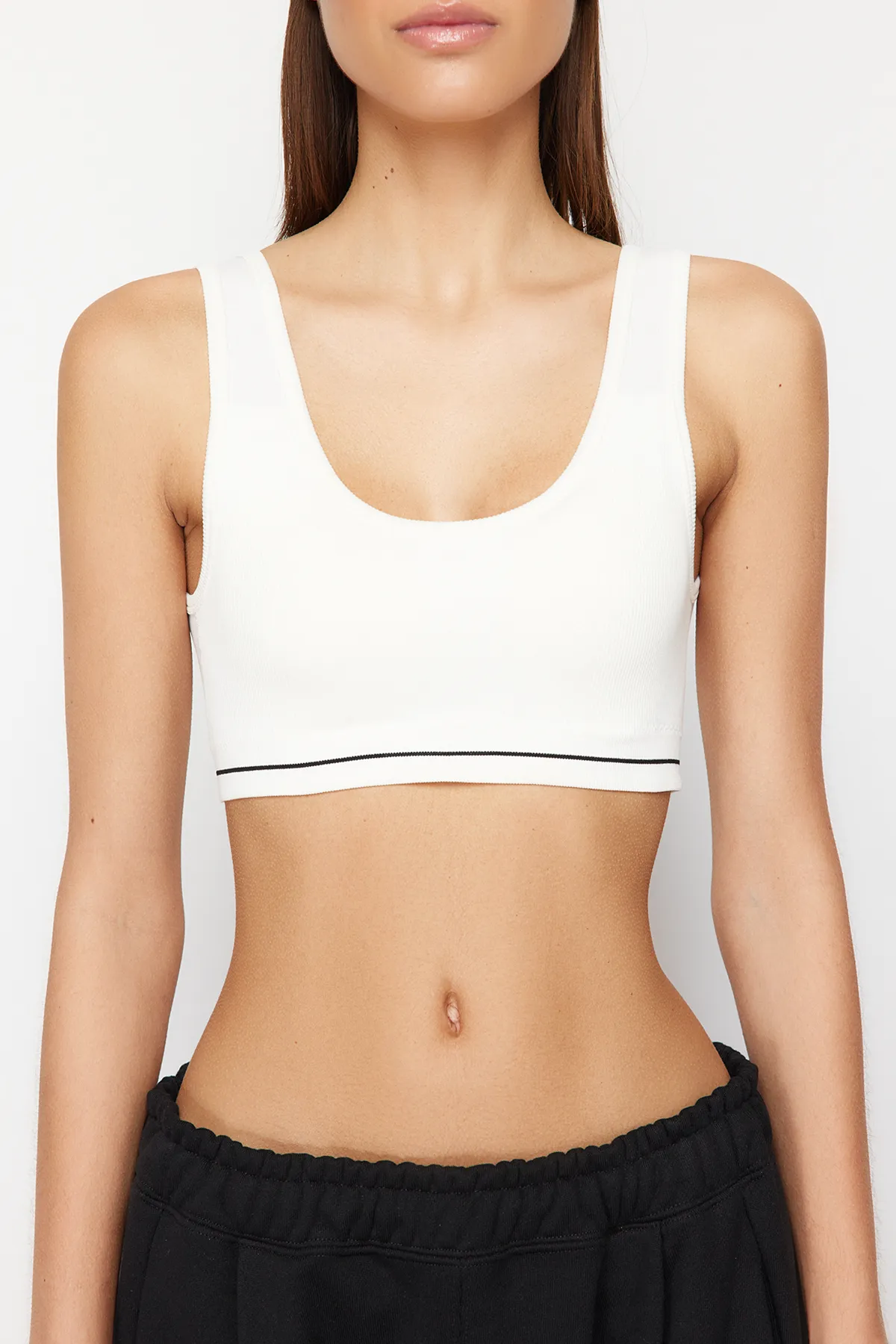 Trendyol Collection  Ecrufarbener nahtloser/nahtloser gestreifter bügelloser Bralette-Strick-BH THMSS24SU00049