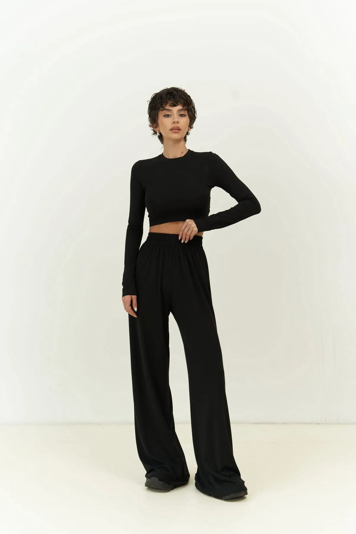 MAİ COLLECTİON  Jany – Langärmliges, schwarzes Crop-Hosen-Set