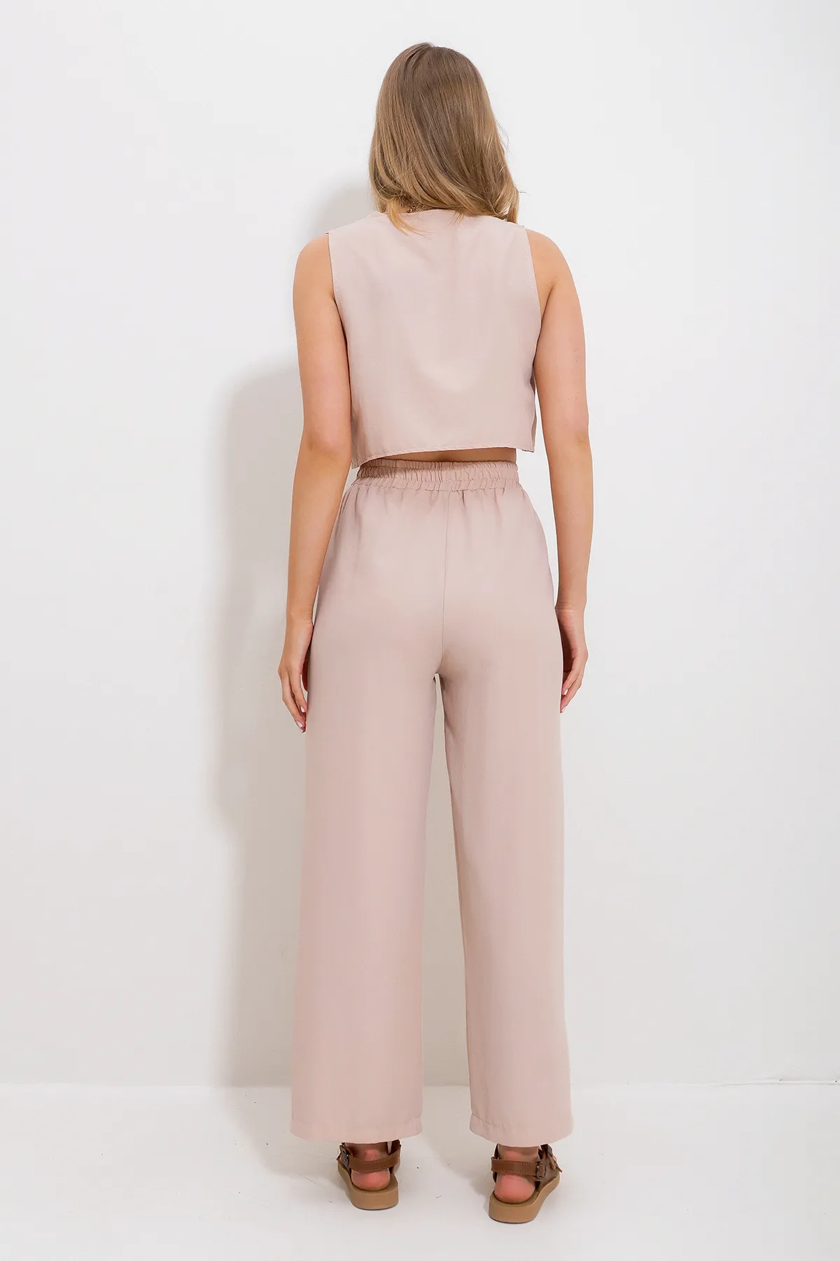 Trend Alaçatı Stili  Beiges Damen-Set mit V-Ausschnitt, Knopfleiste, Bluse und Palazzo-Hosen mit elastischem Bund, Unterteil und Oberteil Alc-X11738