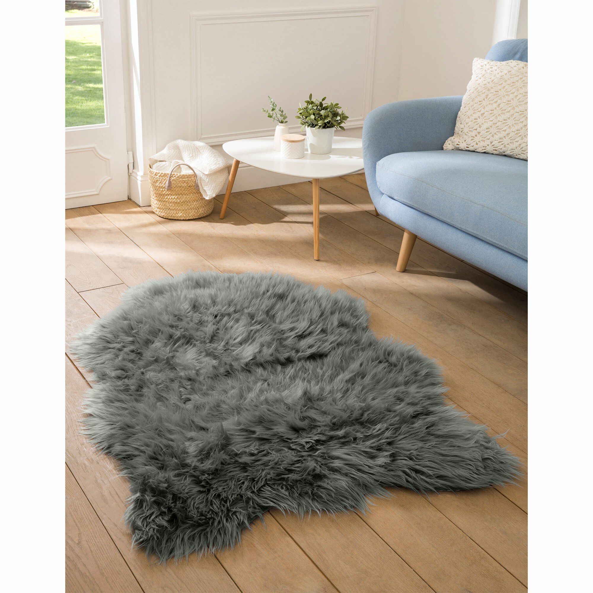 Tapis poils forme peau de bête