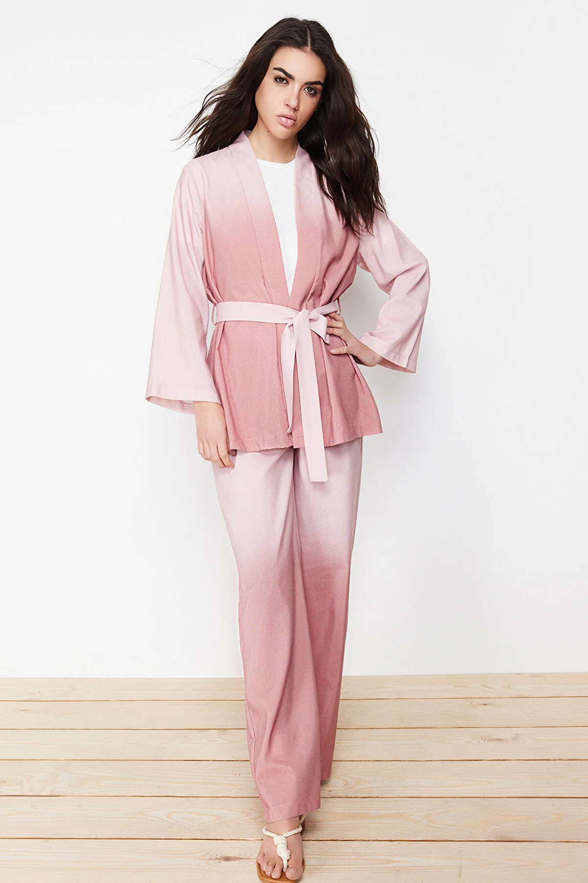 Trendyol Modest  Set aus gewebten Kimono-Hosen und Oberteilen in Lila in Leinenoptik TCTSS24US00025