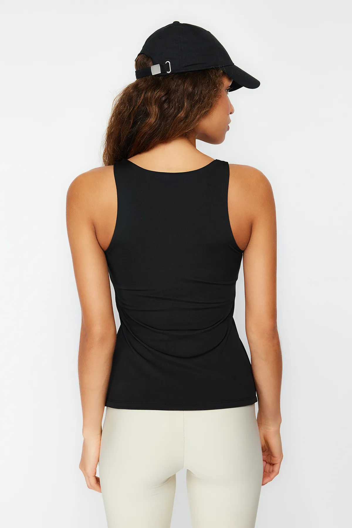 Trendyol Collection  Schwarzer Recovery 2-lagiger Sport-BH mit gepolsterter Innenseite, gestricktes Sport-Top/Bluse mit quadratischem Kragen THMSS24BZ00002