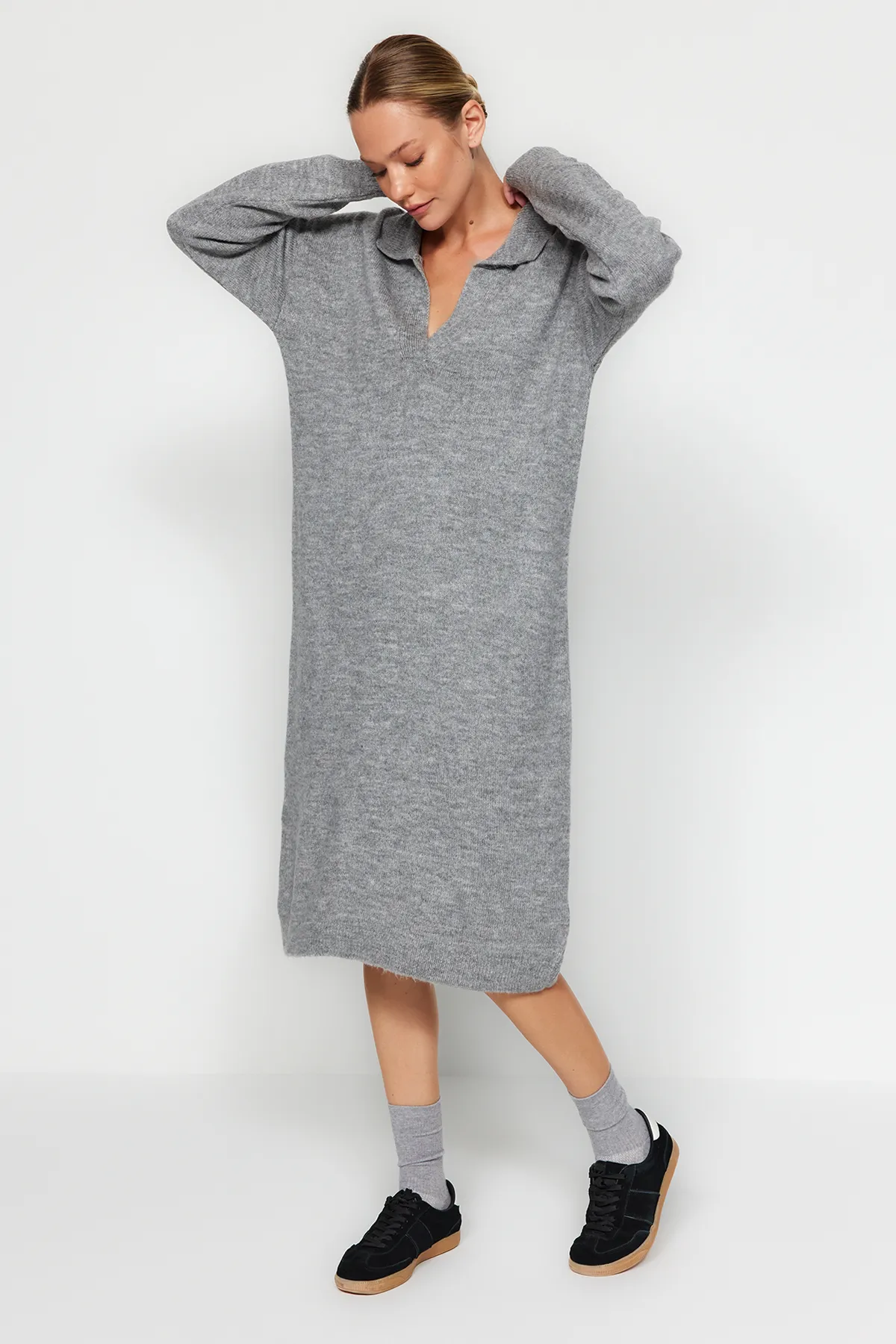 Trendyol Collection  Graues, nachhaltigeres Midi-Strickkleid TWOAW24EL00520