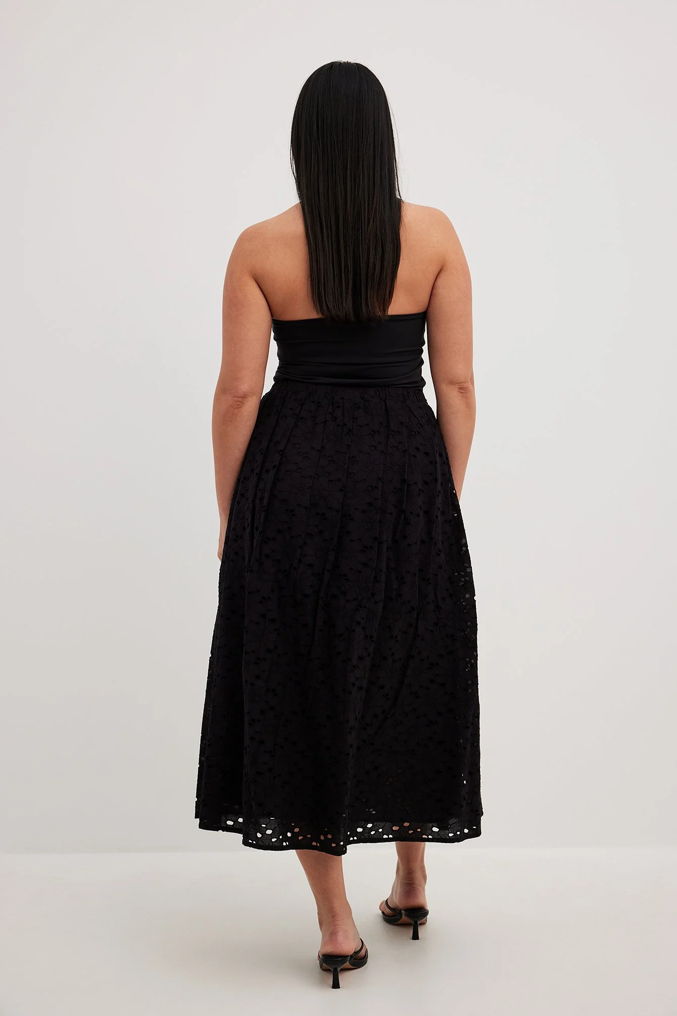 Midirock aus Broderie Anglaise