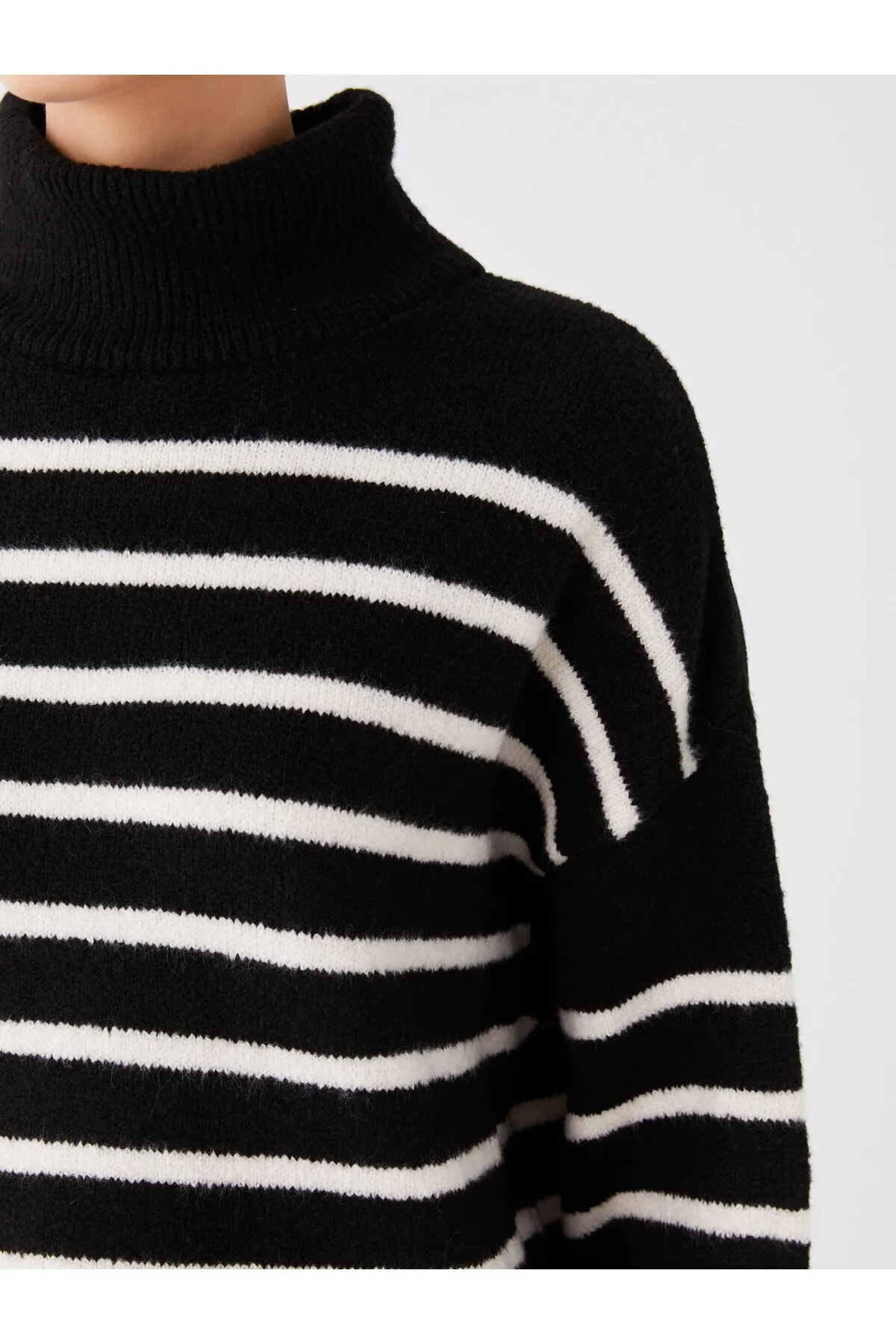 LC Waikiki  Rollkragenpullover mit Streifen und langen Ärmeln in Übergröße für Damen