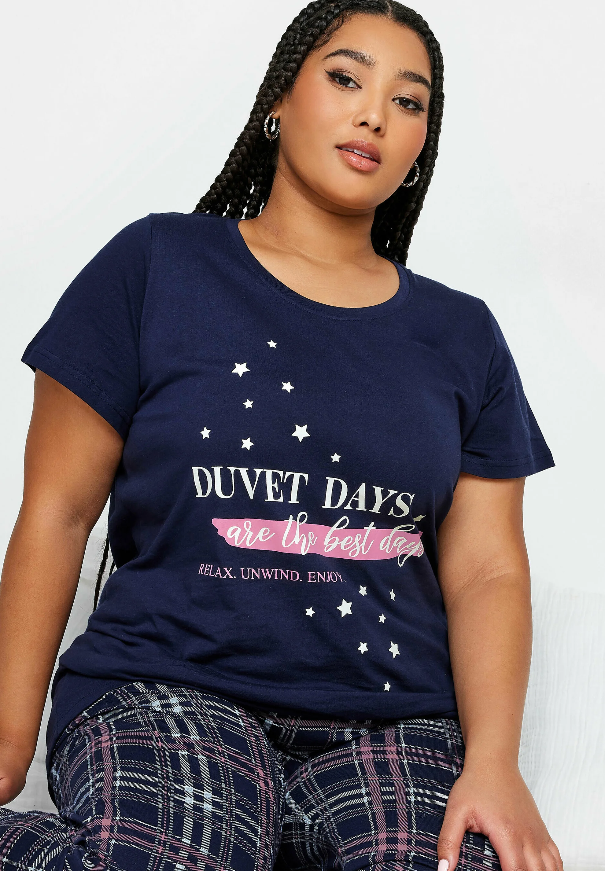 Conjunto de pijama con eslogan de Yours Clothing DUVET DAYS