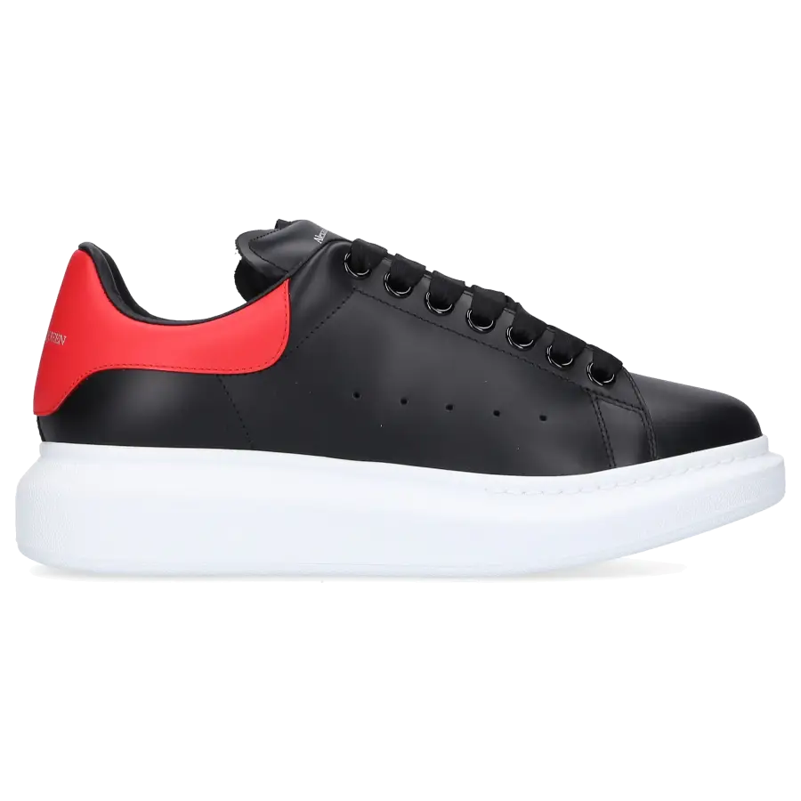 Alexander McQueen - Sneaker low LARRY Kalbsleder - schwarz