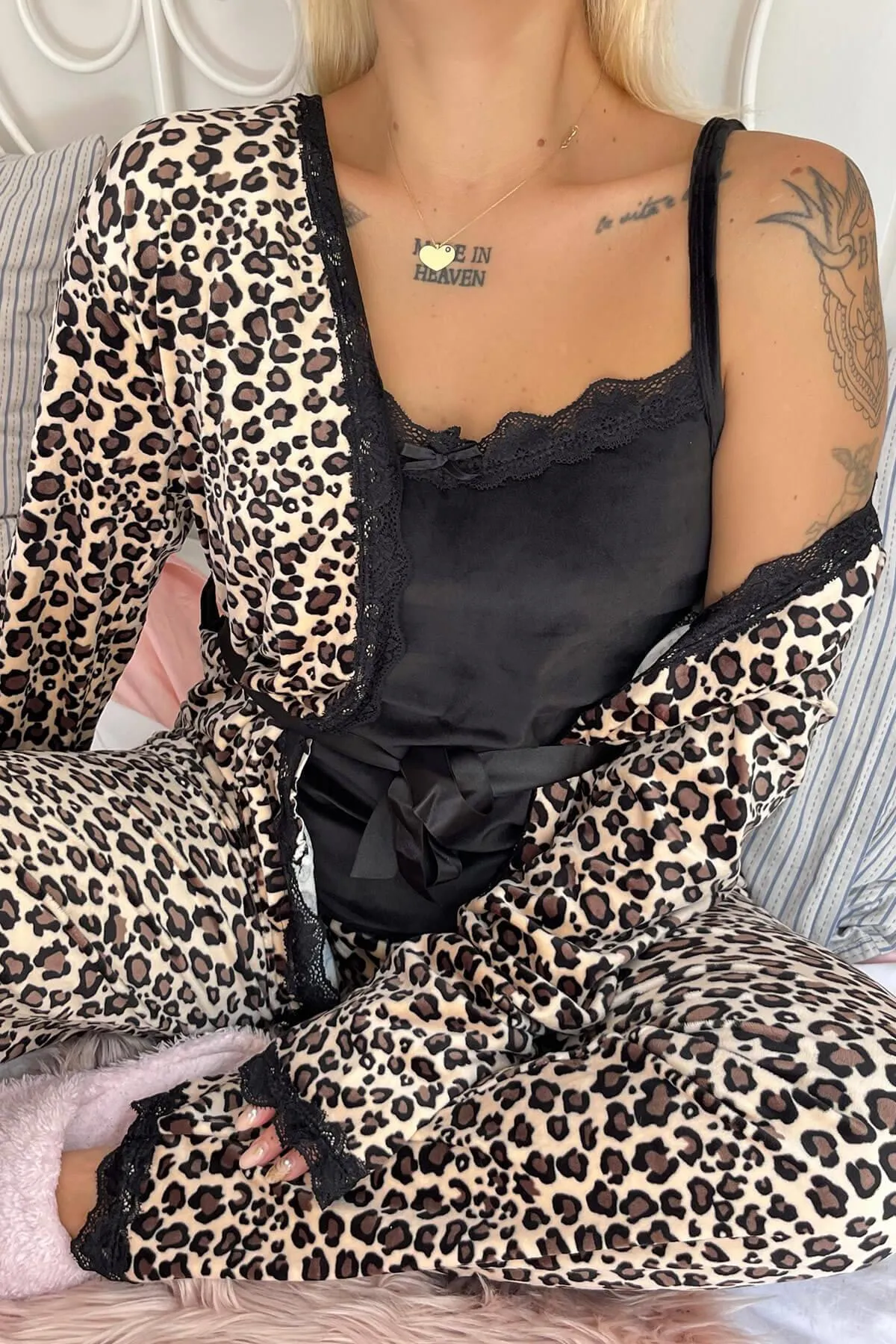 Pijamaevi  Braunes Lonza Exclusive Velvet Damen-Pyjama-Set mit Bademantel