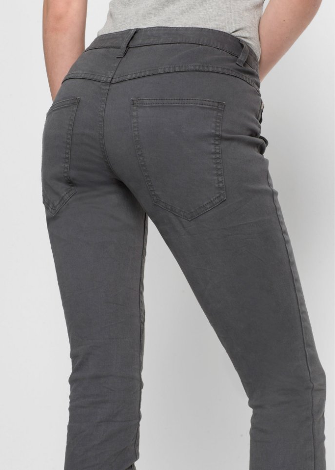 Hose mit schräger Knopfleiste