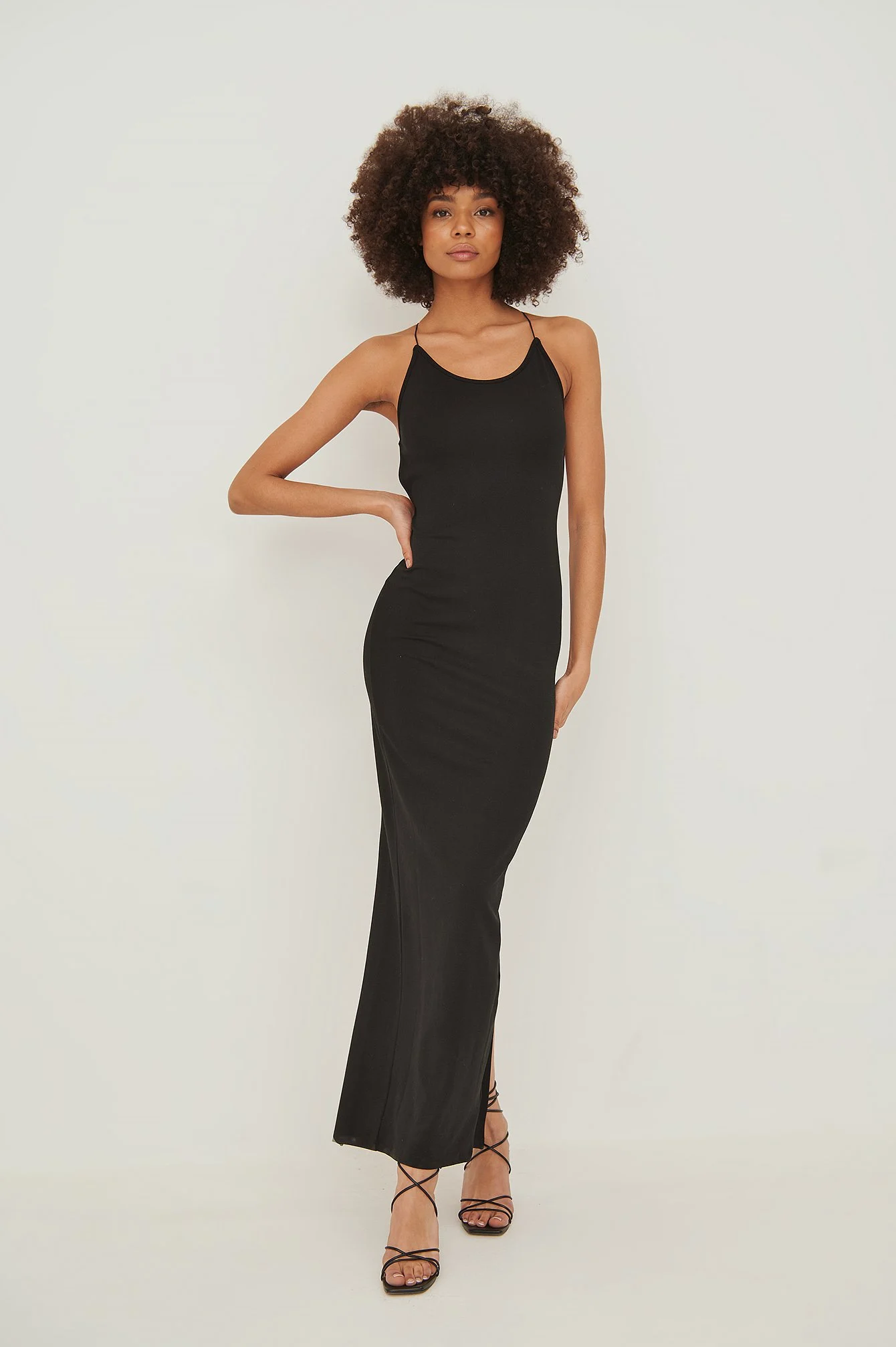 Maxikleid mit Schnürdetail am Rücken