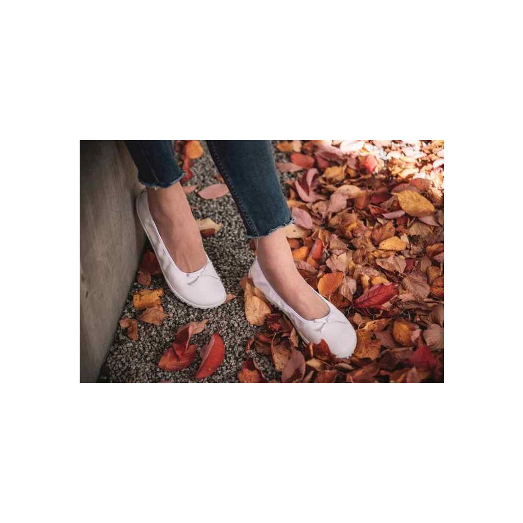 Zaqq Suqar White Barfußballerinas