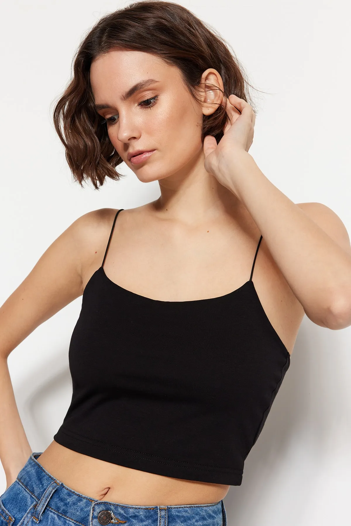 Trendyol Collection  Schwarz-weißes 2er-Pack Baumwoll-Spaghettiträger-Kurz-Tanktop aus flexiblem Strick TWOSS21AL0196