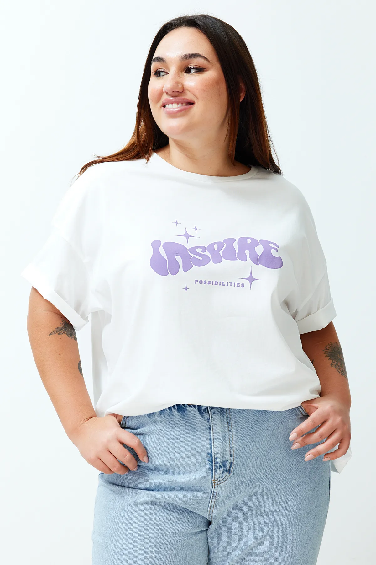 Trendyol Curve  Ecru Unisex-Übergröße, bequemes Paar-Strick-T-Shirt aus 100 % Baumwolle TBSSS24BF00033
