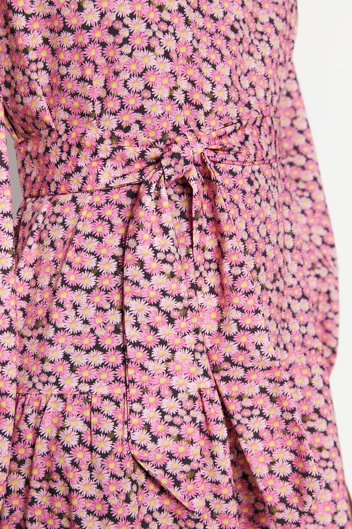 Trendyol Collection  Rosafarbenes, gerade geschnittenes, gewebtes Midi-Kleid mit Volant und gefüttertem Gürtel TWOSS23EL01225