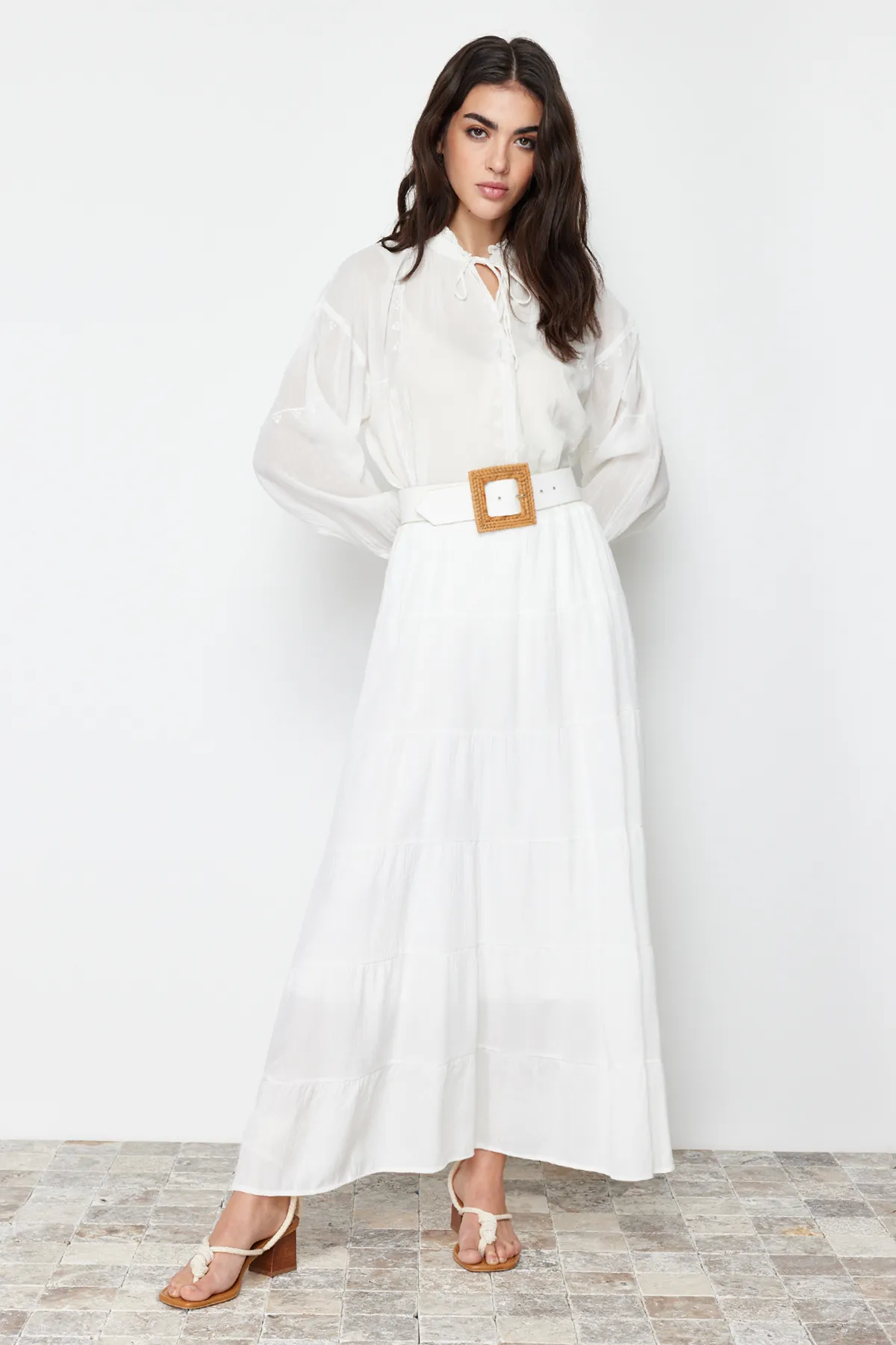 Trendyol Modest  Weißer, gefütterter Basic-Webrock TCTSS24EE00003