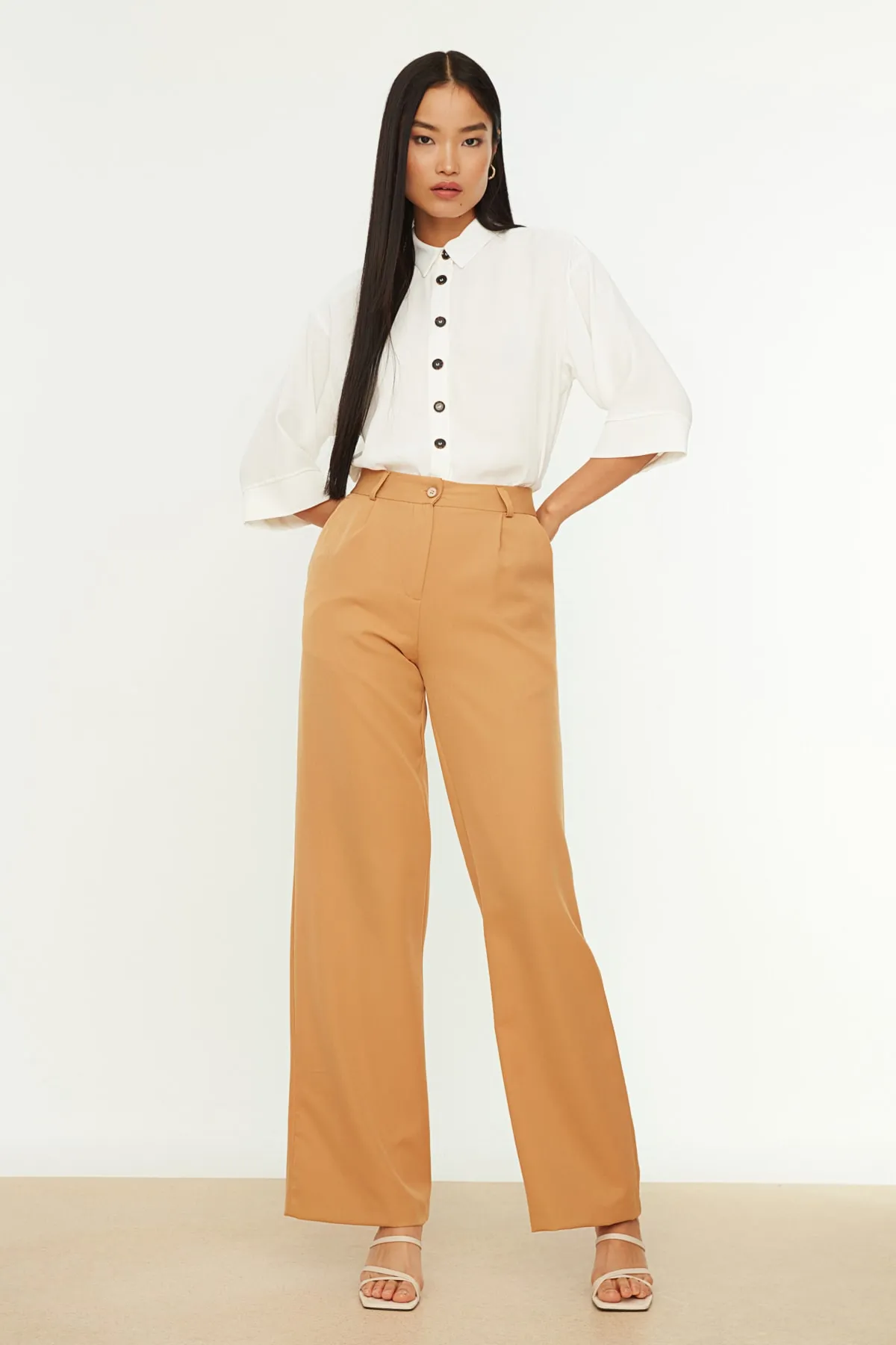 Trendyol Collection  Braune, gewebte Hose mit hoher Taille und weitem Bein/Plissee mit weitem Bein TWOAW21PL0076