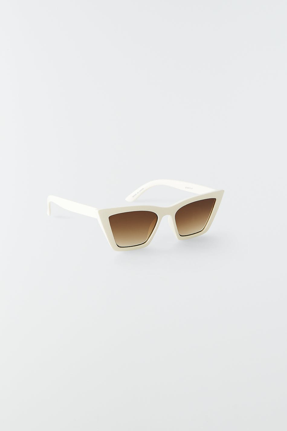 Sharp cateye sunglasses