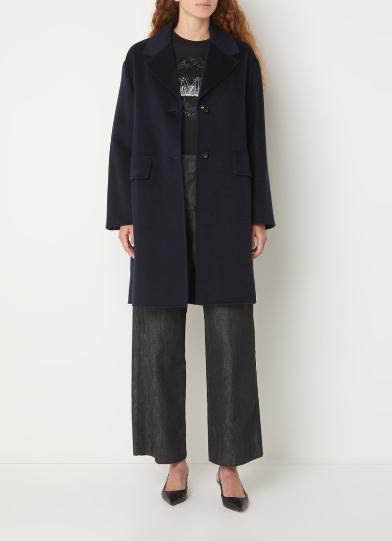 Palton MaxMara din lână virgină, cu buzunare laterale.