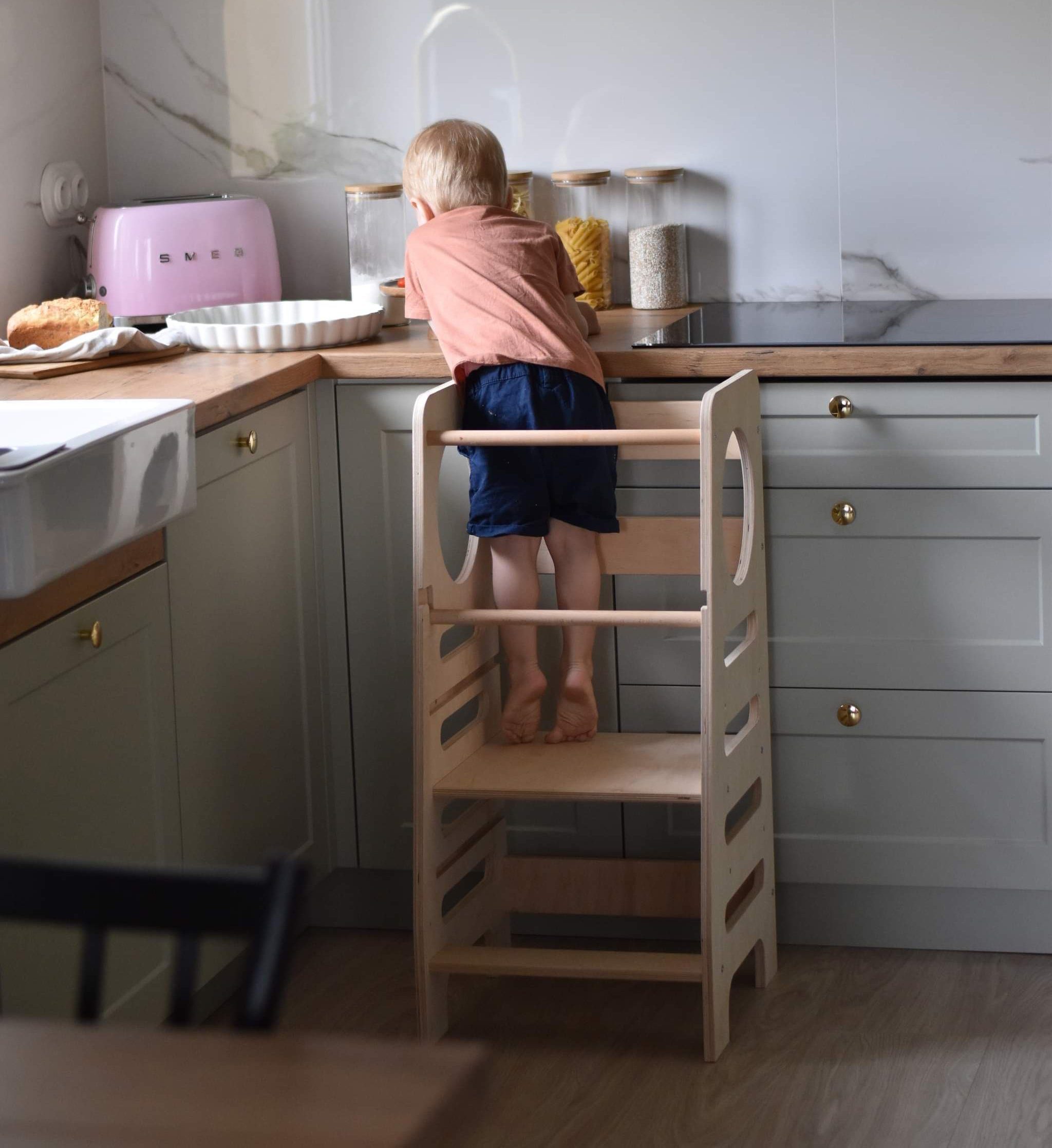 Kids Collective Stehhilfe Lernturm Küchenhelfer aus Naturholz Birke dreifach verstellbare Höhe, 85cm Gesamthöhe Montessori Learning Tower, natur, ab 1 Jahr
