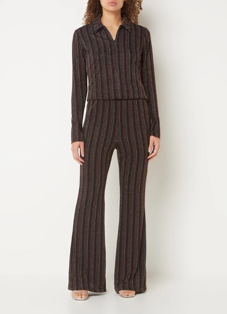 Top Paula din lurex de la French Connection, închis cu fermoar pe jumătate.