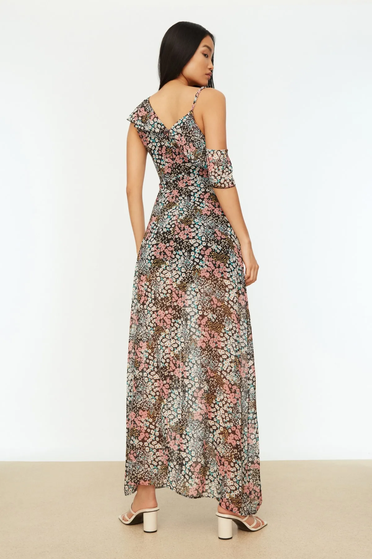 Trendyol Collection  Mehrfarbiges Volant-Schlitz-Webkleid TWOSS20EL1655