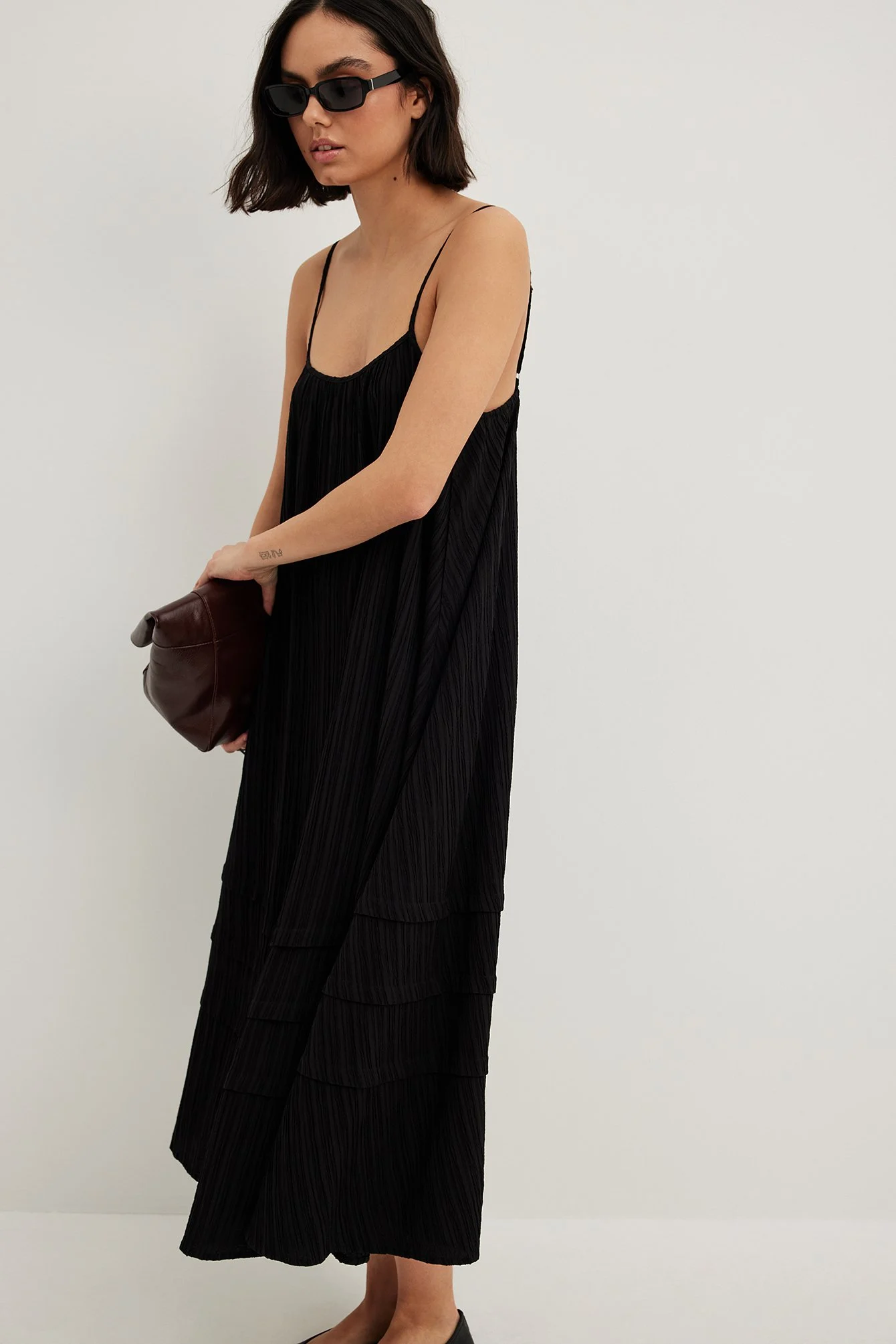 Strukturiertes fließendes Midikleid