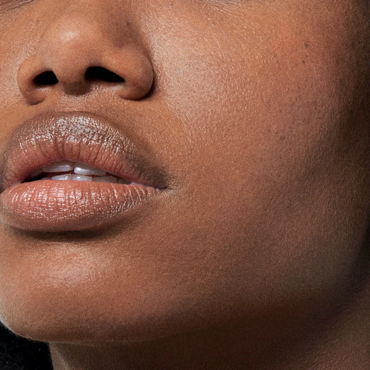 Base de maquillaje líquida MAT AND CARE para el rostro