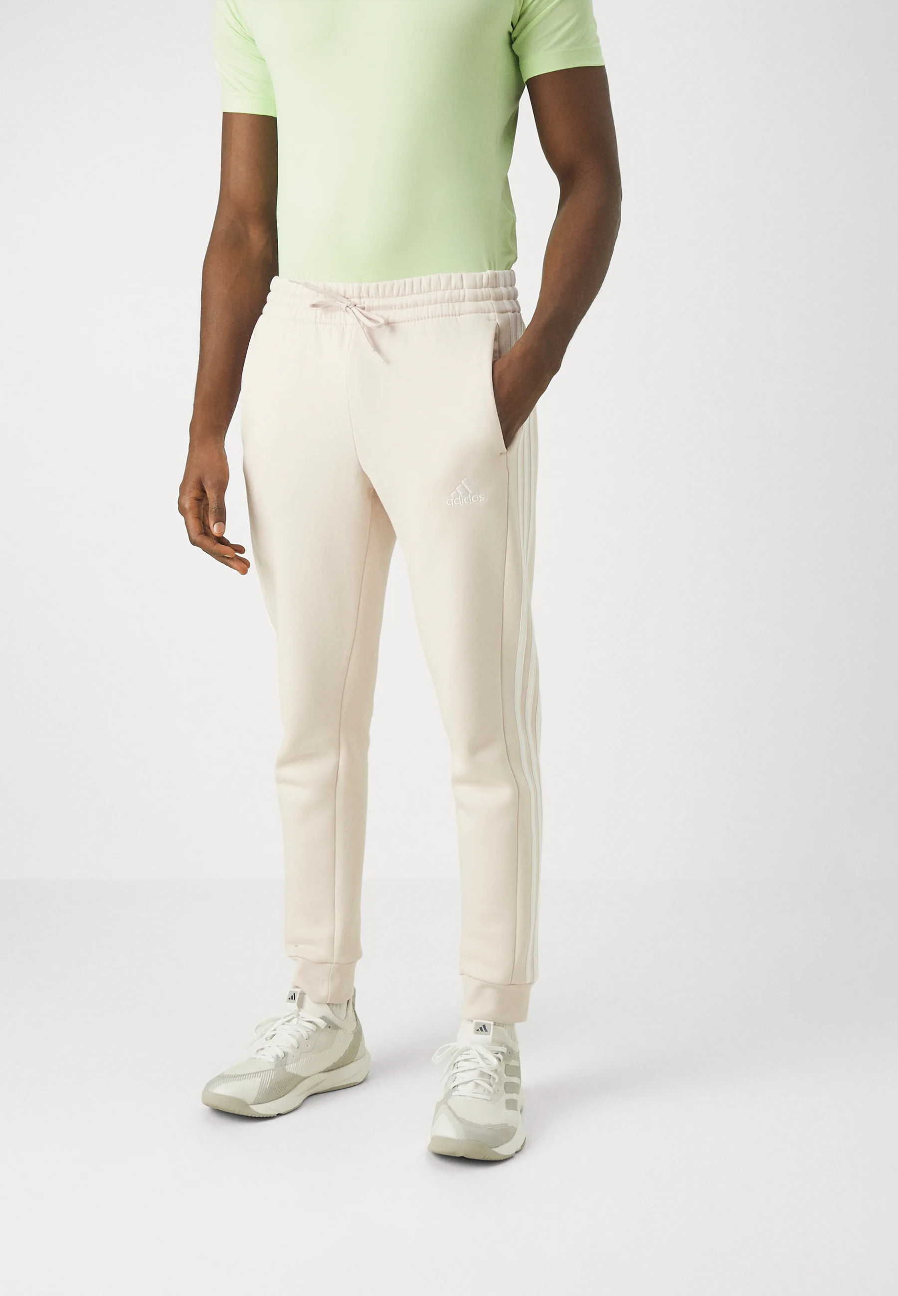adidas Sportswear ESSENTIALS TAPERED CUFF PANTS - Pantalones deportivos